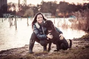Nicole Kinsbergen met hond